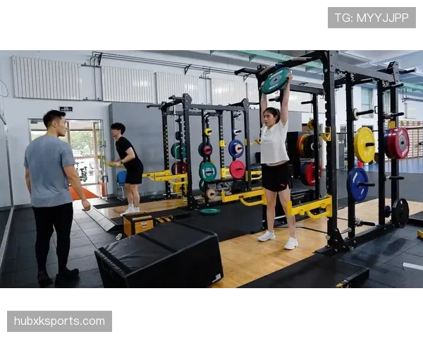 张雨霏训练完顺手买了个包,我连她泳裤同款都买不起 张雨霏训练完顺手买了个包,我连她泳裤同款都买不起
